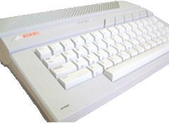 Počítač Atari 800XE. 

