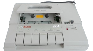 Otvorený kazetový magnetofón XC12.
