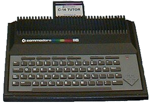 Počítač Commodore 116. 
