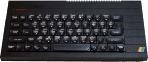 Počítač Sinclair ZX Spectrum+. 
